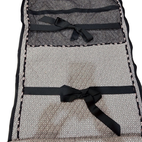 Vera Bradley Classic Black/Red/White Paisley Hanging/Travel Garment Bag GUC - Picture 8 of 8